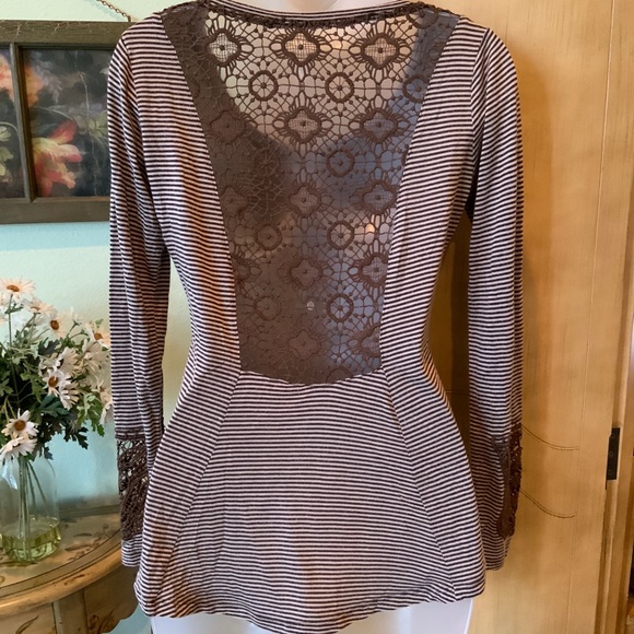 Long Sleeve Top Light Brown and White Crocheted Lace Back and Sleeves Small - Picture 1 of 5